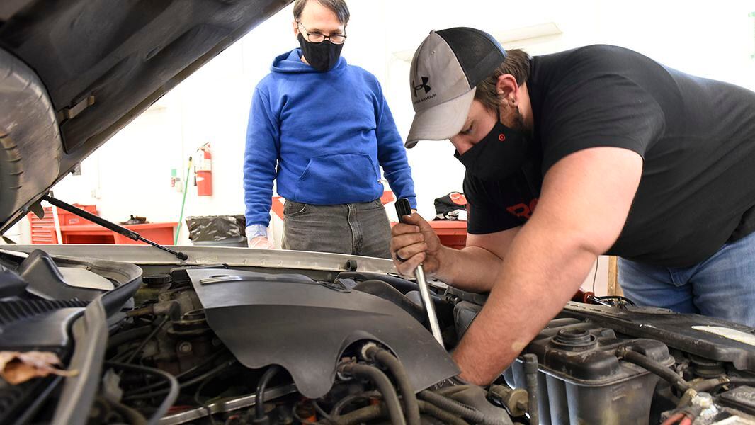 Wright Patt Auto Hobby Shop Offers Options For Do It Yourself Mechanics