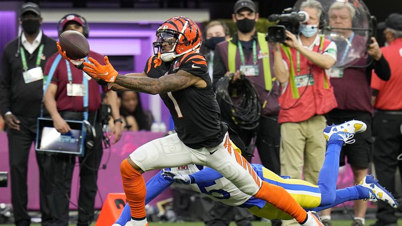 Cincinnati Bengals wide receiver Ja'Marr Chase (1) makes a catch against the Los Angeles Rams during the first half of the NFL Super Bowl 56 football game Sunday, Feb. 13, 2022, in Inglewood, Calif. (AP Photo/Chris O'Meara)