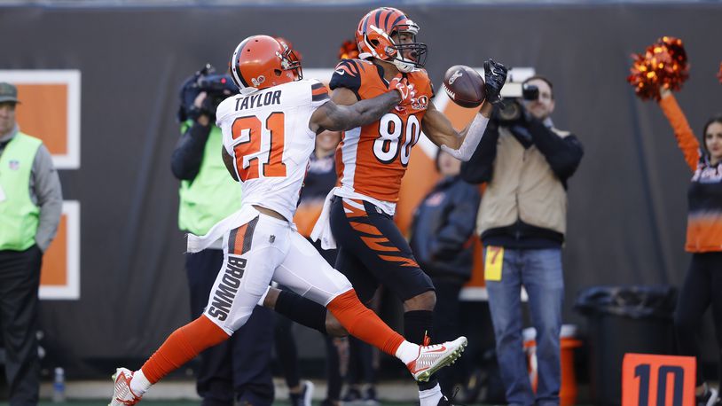 CINCINNATI, OH - NOVEMBER 26: Josh Malone #80 of the Cincinnati Bengals tries to make a one-handed catch against Jamar Taylor #21 of the Cleveland Browns in the second half of a game at Paul Brown Stadium on November 26, 2017 in Cincinnati, Ohio. The Bengals won 30-16. (Photo by Joe Robbins/Getty Images)
