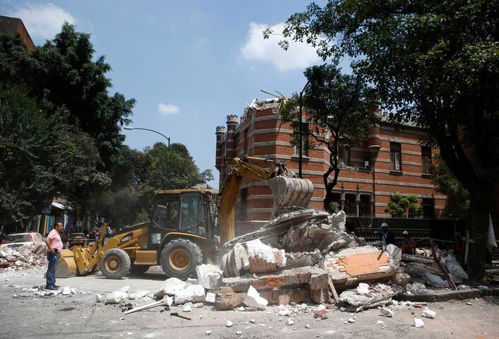 Photos: Major earthquake strikes Mexico City