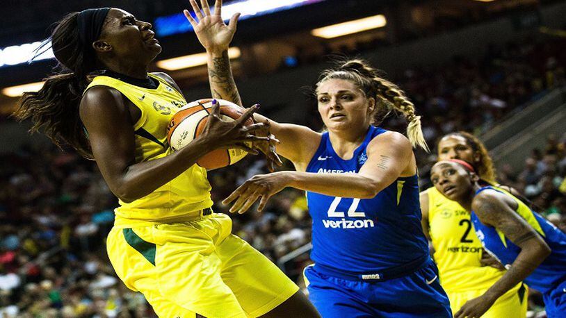 Warriors players thunderously booed at Dallas WNBA game