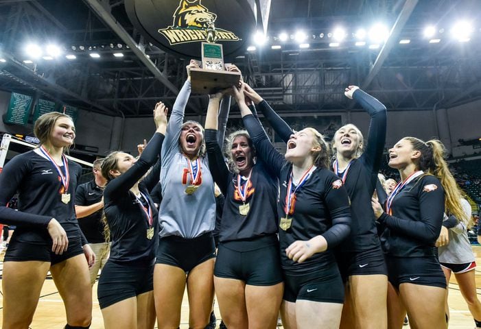 Fenwick wins Division II State volleyball championship against Highland