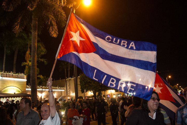 World reacts to Fidel Castro's death