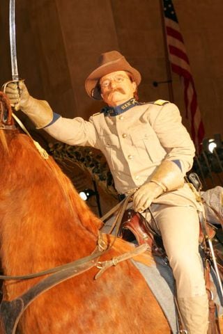 Robin Williams played Teddy Roosevelt in Night at the Museum (all productions) (2006)