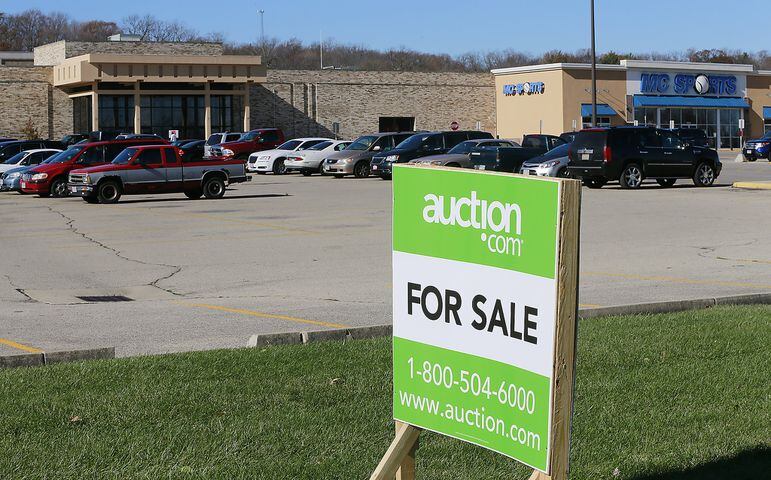 Upper Valley Mall auction to begin Monday