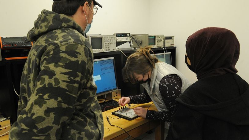 Wright State University students working in the Computer Engineering lab Friday Jan. 28, 2022. MARSHALL GORBY\STAFF