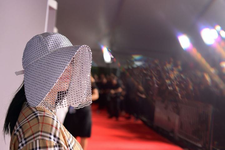 Photos: Taylor Swift stuns at 2019 American Music Awards red carpet