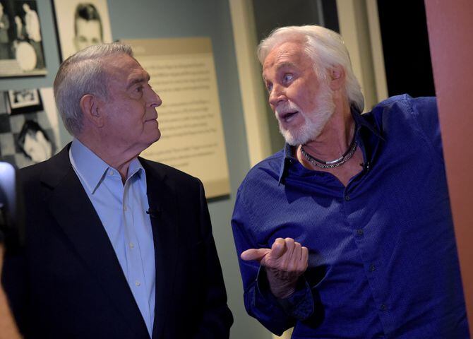Kenny Rogers talks with Dan Rather