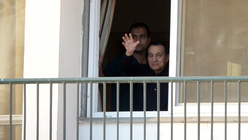 Egypt's former president, Hosni Mubarak, left a military hospital in southern Cairo on Friday.