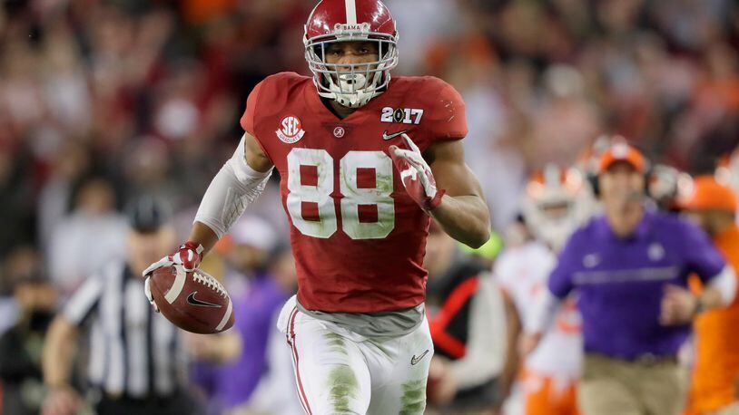 TAMPA, FL - JANUARY 09: Tight end O.J. Howard #88 of the Alabama Crimson Tide runs to the end zone after making a 68-yard touchdown reception during the third quarter against the Clemson Tigers in the 2017 College Football Playoff National Championship Game at Raymond James Stadium on January 9, 2017 in Tampa, Florida. (Photo by Jamie Squire/Getty Images)