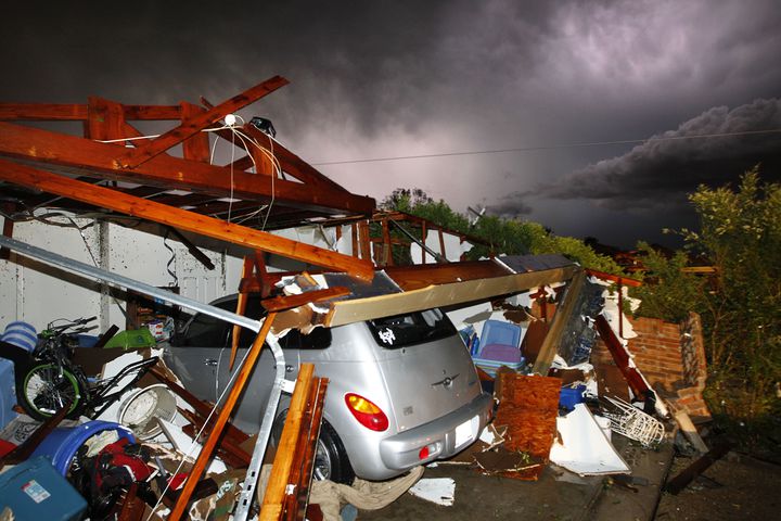 10 tornadoes damage several towns