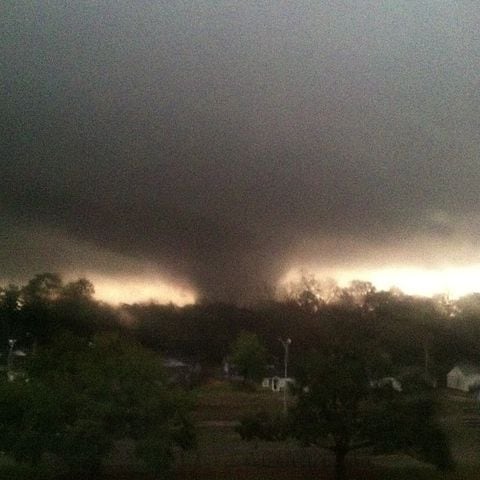 Storms spawn tornado in Miss.