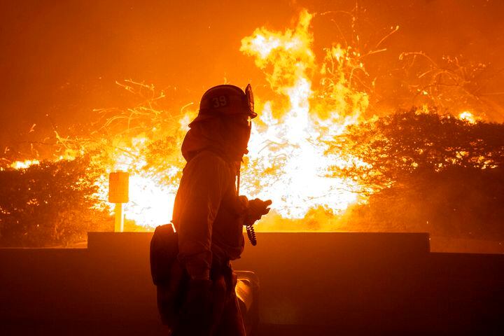 Photos: Saddleridge fire burns thousands of acres near Los Angeles
