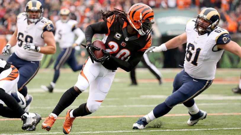CINCINNATI, OH - NOVEMBER 29: Reggie Nelson #20 of the Cincinnati Bengals returns an interception during the game against the St. Louis Rams at Paul Brown Stadium on November 29, 2015 in Cincinnati, Ohio. (Photo by Andy Lyons/Getty Images)