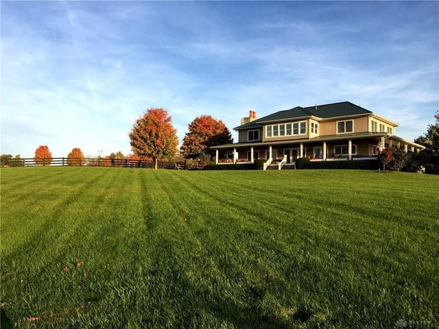 PHOTOS: 226-acre Clarksville home on market for nearly $4M