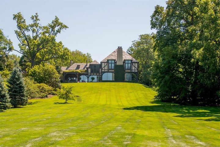 PHOTOS: Retail tycoon's former Ohio mansion up for sale