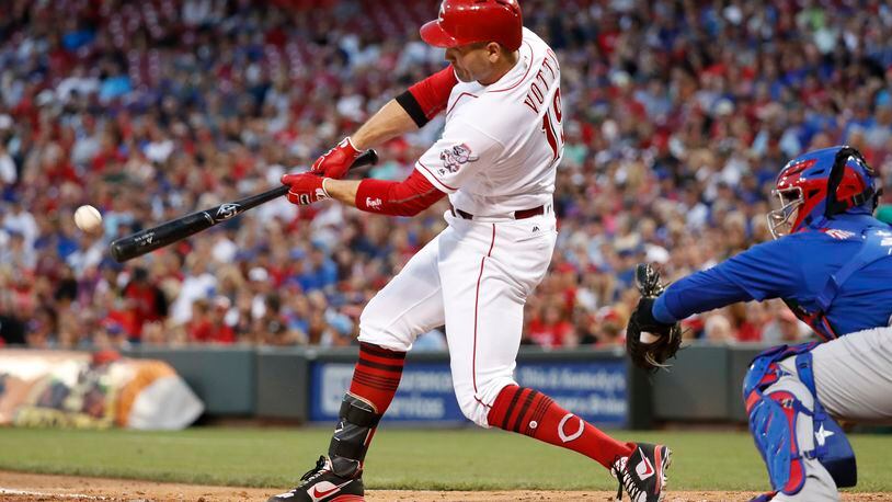 Cincinnati Reds’ Joey Votto hits an RBI single off Chicago Cubs starting pitcher Jake Arrieta during the fourth inning of a baseball game, Thursday, Aug. 24, 2017, in Cincinnati. (AP Photo/John Minchillo)