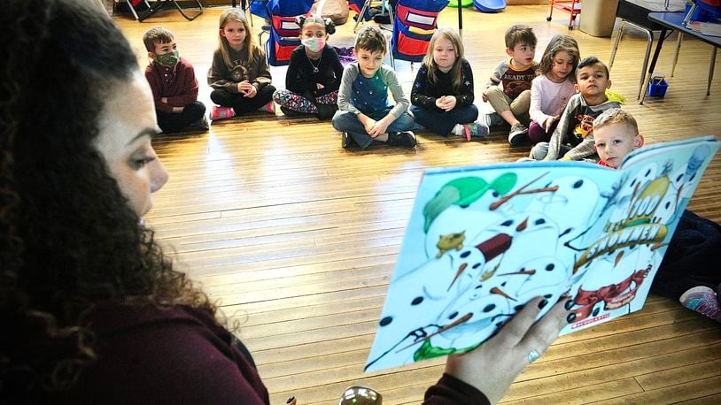 Karly Douglas, a kindergarten teacher at Haywood Elementary in Troy, reads a story to her class on Monday, January 3, 2022. MARSHALL GORBY \STAFF