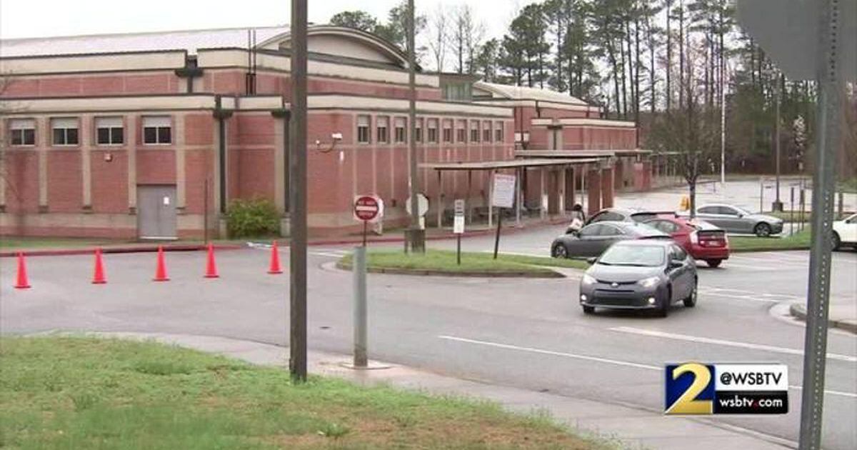 Officials: Georgia PE teacher resigns after accidentally showing porn in  class