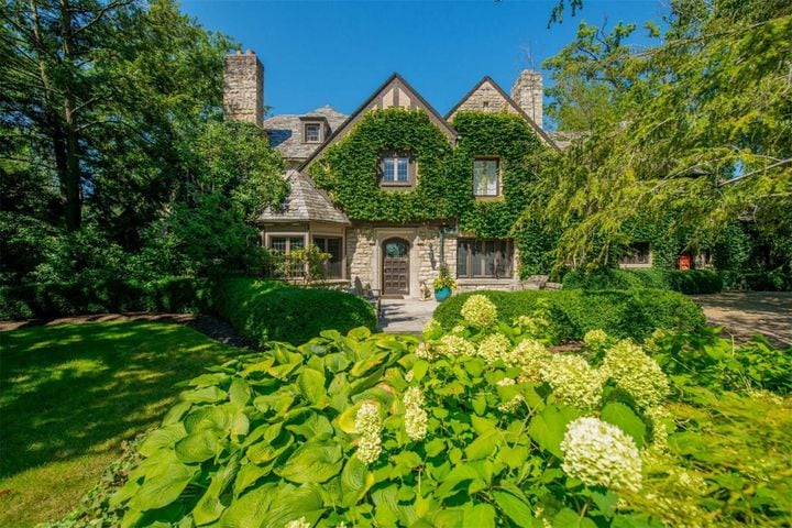 PHOTOS: Retail tycoon's former Ohio mansion up for sale