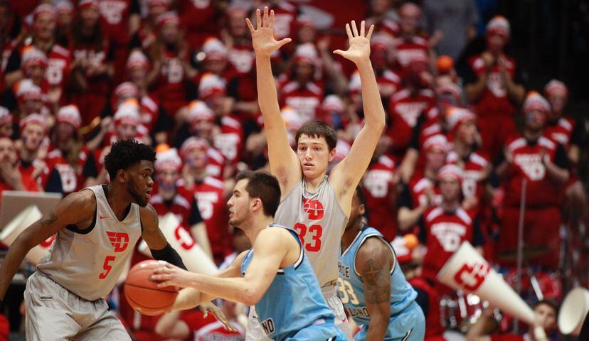 Dayton Flyers fall out of the top 25 in USA Today Coaches Poll