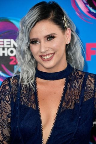 Photos: 2017 Teen Choice Awards red carpet