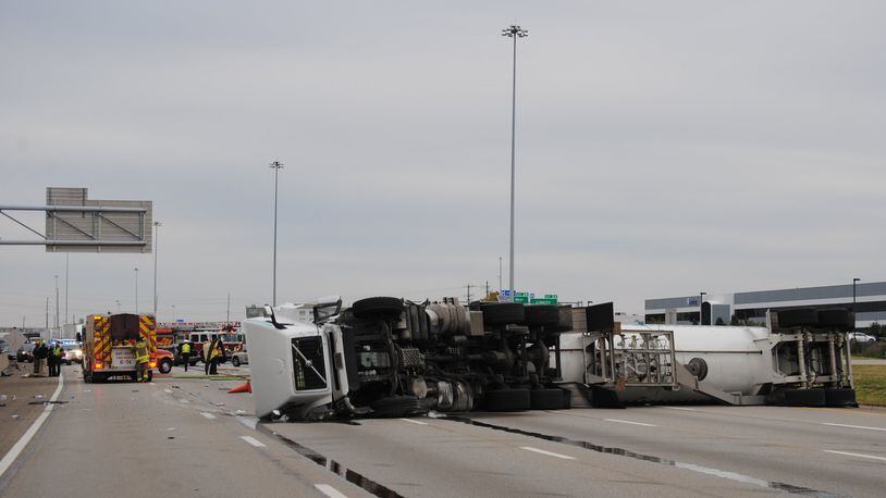 A tanker trailer filled with ammonia lay on its side across all lanes of southbound Interstate 75 for nearly six hours Friday, Oct. 26, 2018, injuring two people and wreaking havoc for drivers across the area. The crash, which involved the truck and two other vehicles, occurred just after 9 a.m. between I-75’s Liberty Way and Tylersville Road exits. ERIC SCHWARTZBERG/STAFF