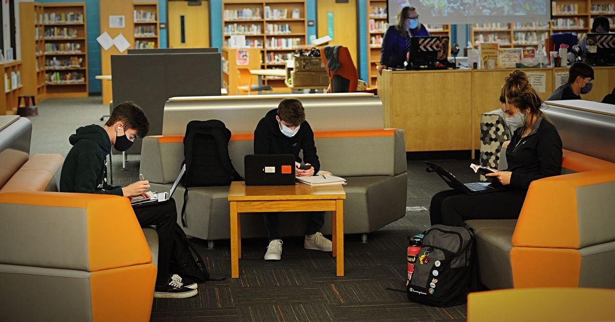 Many online students heading back to school, but models differ