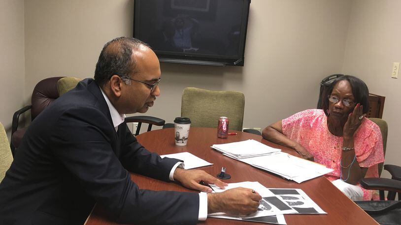 Nirmal Veeramachaneni, a thoracic surgeon at the University of Kansas Hospital, goes over Bettye Givens’ lung scans. Givens, from south Kansas City, had a low-dose CT scan that detected her lung cancer at its earliest stage and was successfully treated. Other smokers don’t have access to the test because not all doctors know about it and Medicare only covers it for health centers that meet stringent requirements. (Andy Marso/Kansas City Star/TNS)