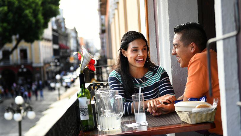 A couple enjoys a meal above the Zocalo in Puebla, Mexico, in July 2017. (Wally Skalij/Los Angeles Times/TNS)
