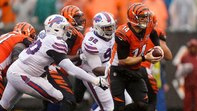 CINCINNATI, OH - OCTOBER 8: Shaq Lawson #90 of the Buffalo Bills attempts to tackle Andy Dalton #14 of the Cincinnati Bengals during the fourth quarter at Paul Brown Stadium on October 8, 2017 in Cincinnati, Ohio. Cincinnati defeated Buffalo 20-16. (Photo by Michael Reaves/Getty Images)