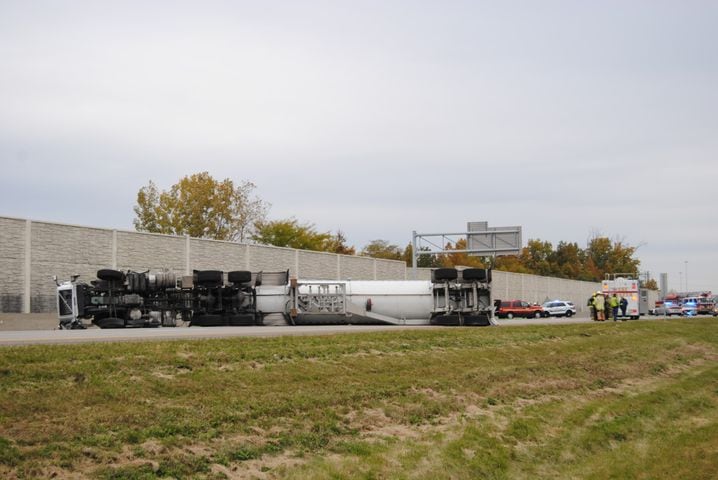 Overturned tanker shuts down I-75 in Butler County