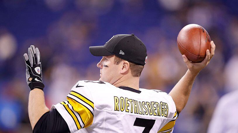 INDIANAPOLIS, IN - NOVEMBER 24: Ben Roethlisberger #7 of the Pittsburgh Steelers passes the ball during warm-ups before the start of the game against the Indianapolis Colts at Lucas Oil Stadium on November 24, 2016 in Indianapolis, Indiana. (Photo by Joe Robbins/Getty Images)