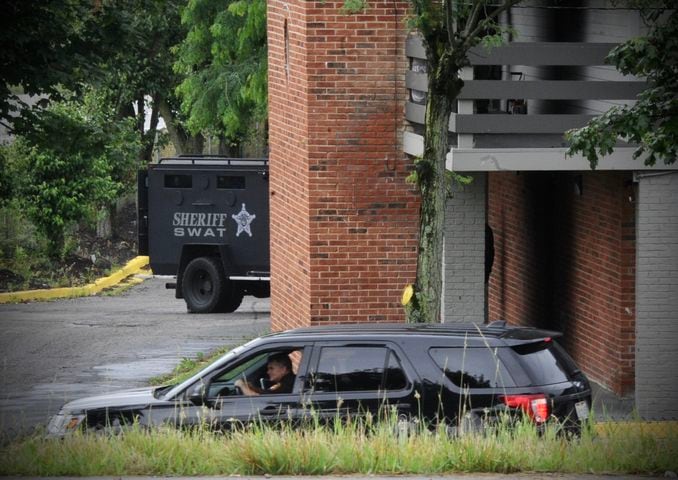 Swat at motel 6 in Washington two. MARSHALL GORBY\STAFF