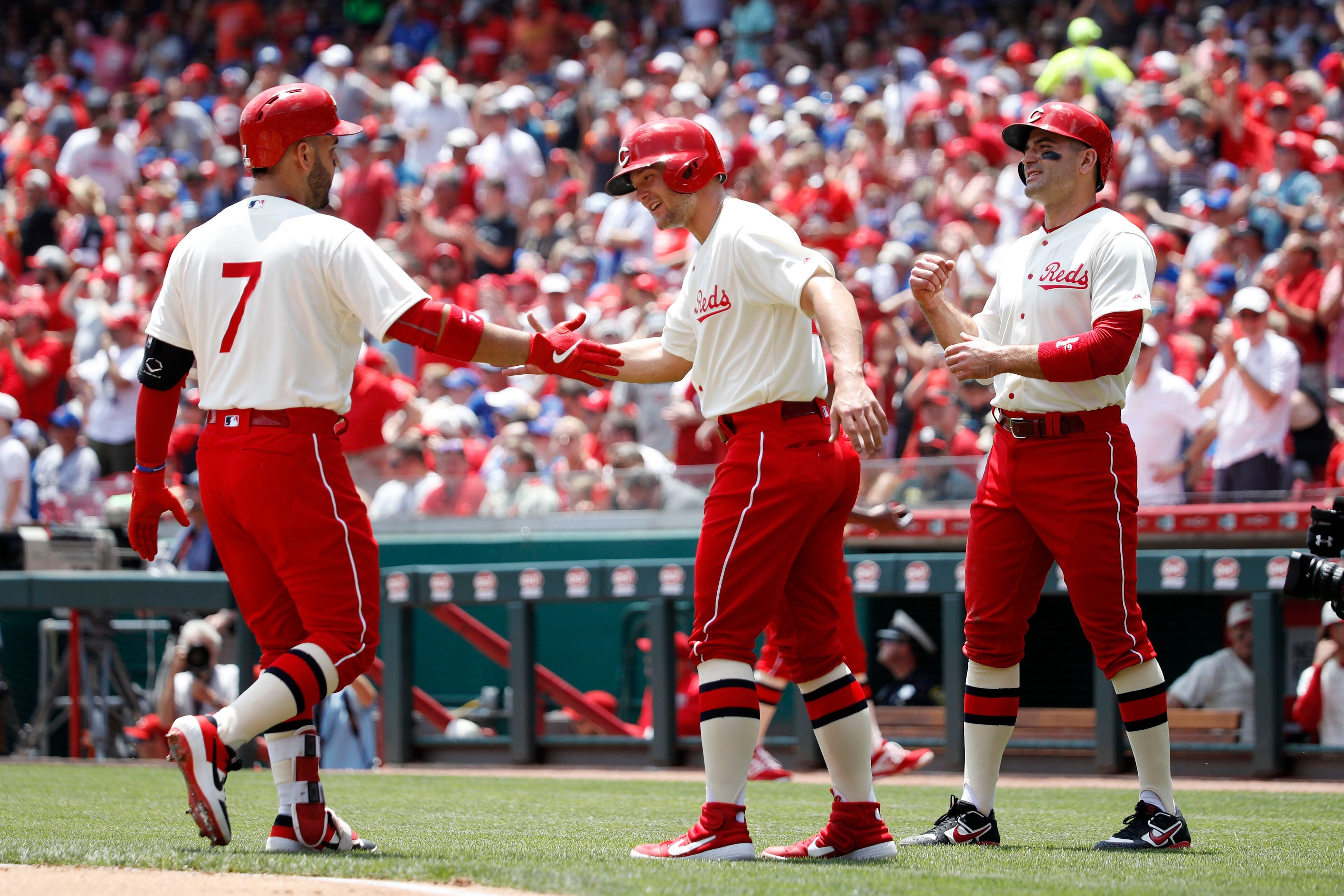 Cincinnati Reds wear 1936 throwback uniforms