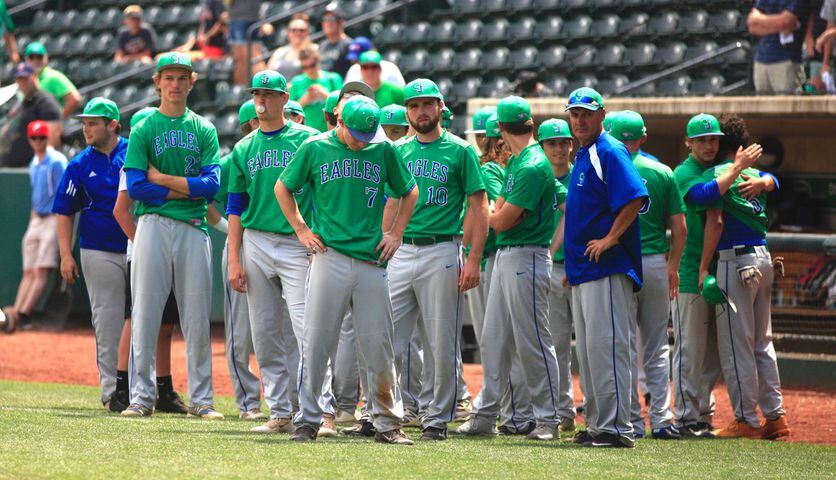 Chaminade Julienne can’t get bats going in state final