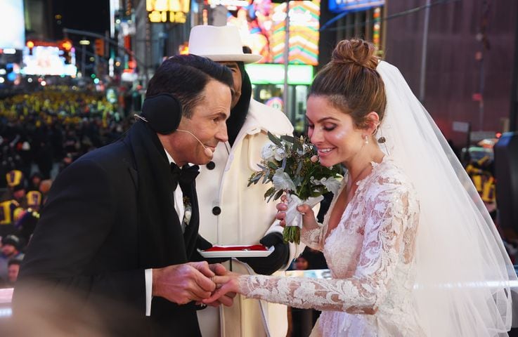 Photos: Maria Menounos gets married in Times Square during live New Year’s show