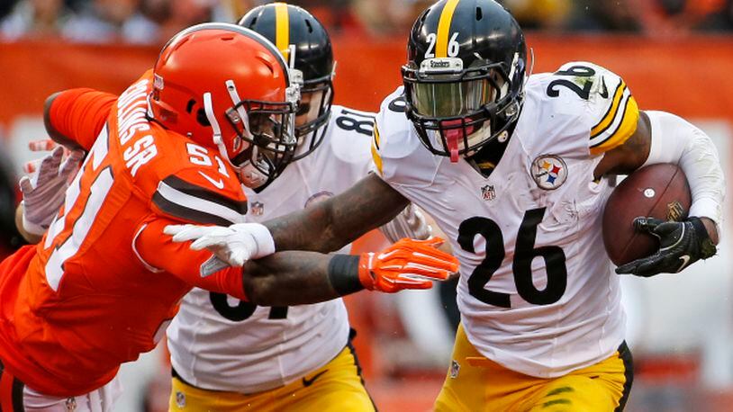 Pittsburgh Steelers running back Le'Veon Bell (26) stiff arms Cleveland Browns outside linebacker Jamie Collins (51) during the first half of an NFL football game in Cleveland, Sunday, Nov. 20, 2016. (AP Photo/Ron Schwane)