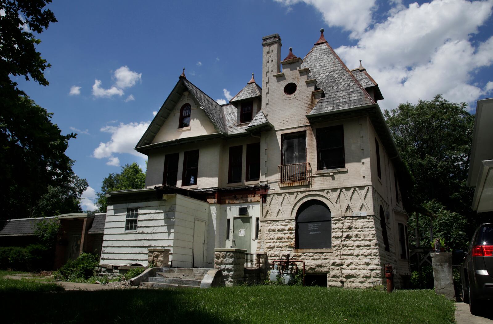 Empty houses are an eyesore in a lot of neighborhoods.