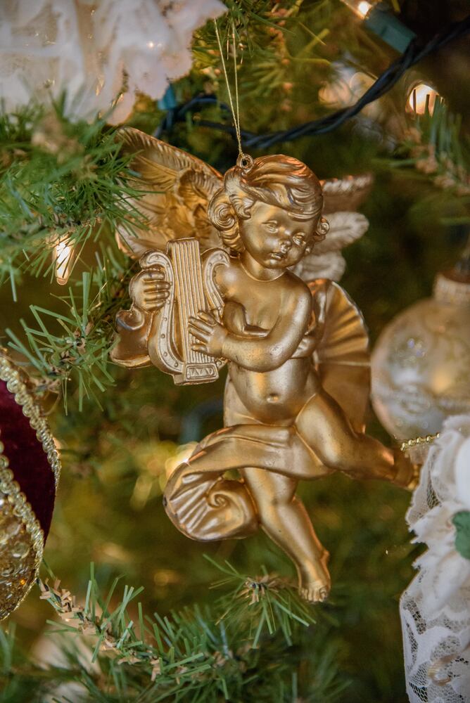 PHOTOS: Check out the gorgeous Dayton Woman’s Club, decorated for the holidays