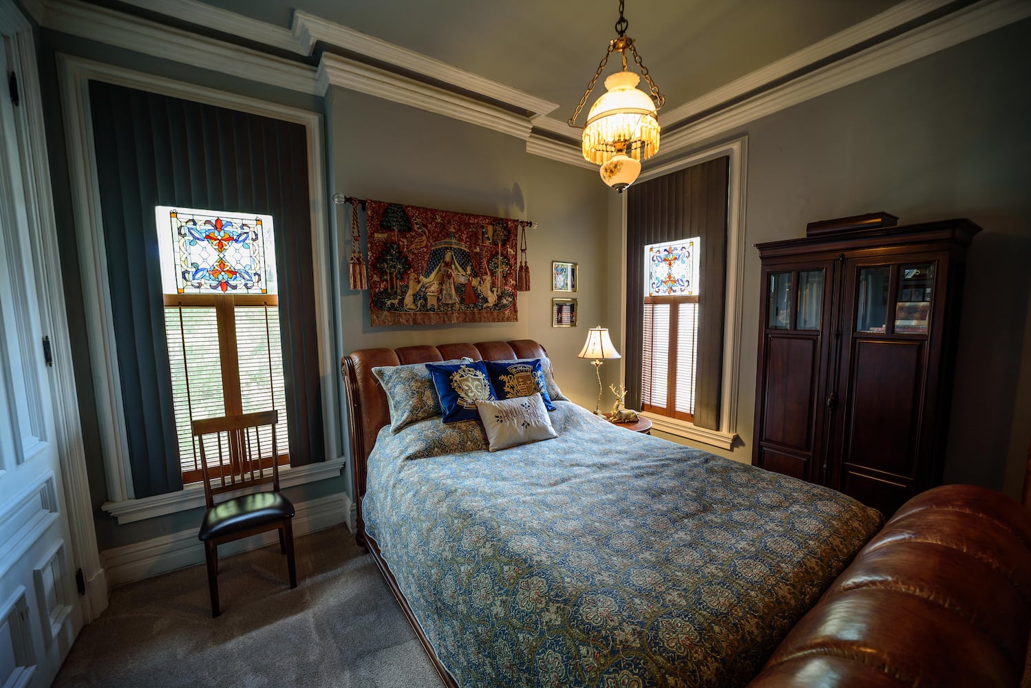 PHOTOS: The Oregon Historic District’s Virtual Grand Holiday Tour of Homes