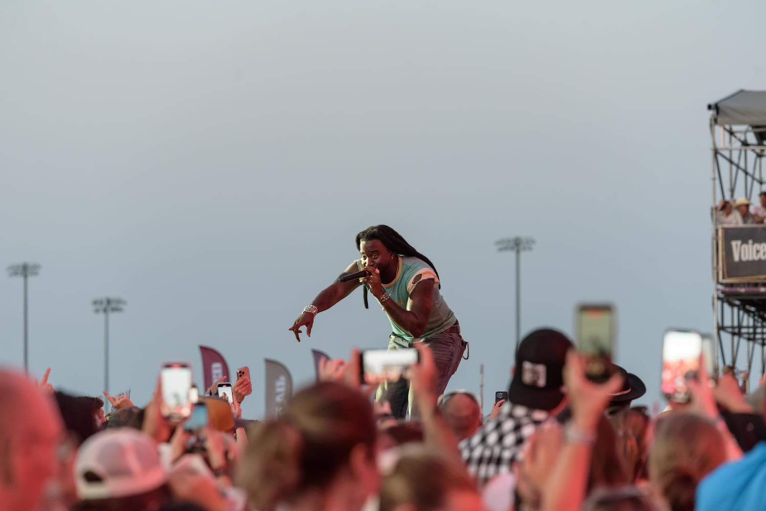 PHOTOS: Carrie Underwood & Shaboozey at the 2025 Voices of America Country Music Fest