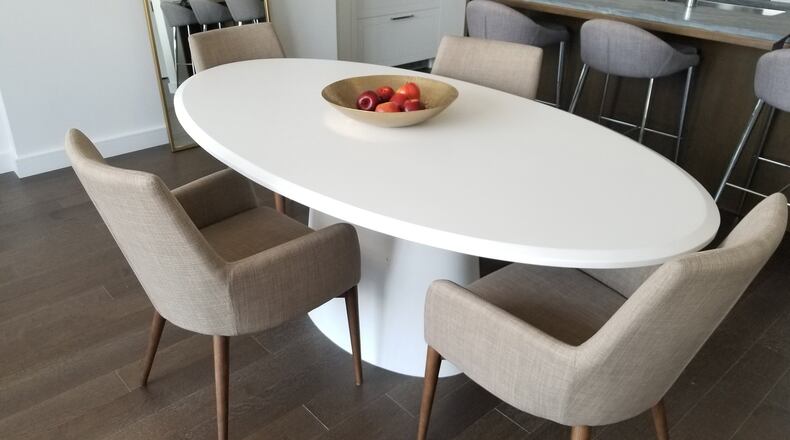 A simple bowl of apples adds color and makes a minimalist centerpiece. (Cathy Hobbs/TNS)