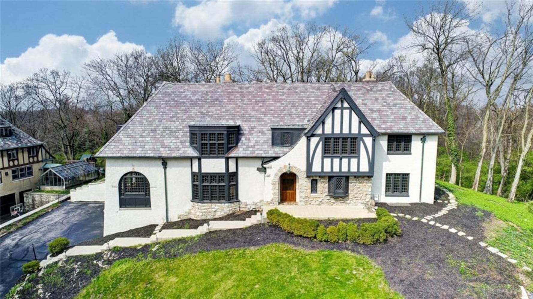 PHOTOS: Oakwood home with stunning views of Hawthorn Hill on market for $1.2 million