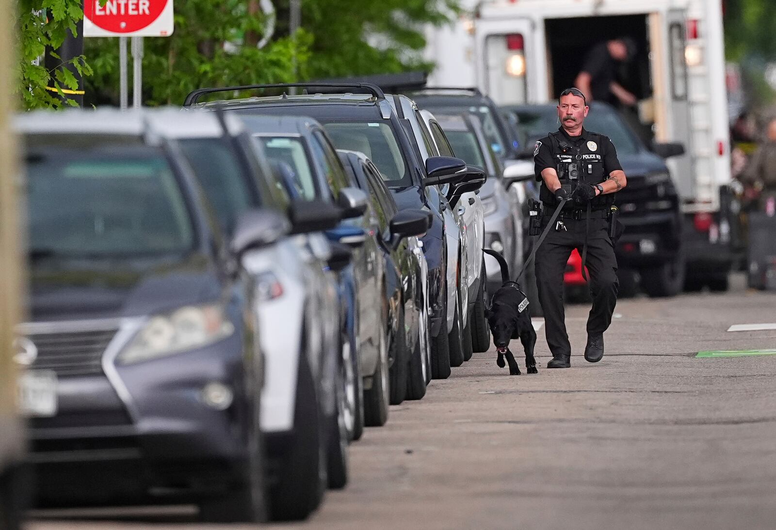 Law enforcement officials investigate after an attack on the Pearl Street Mall Sunday, June 1, 2025, in Boulder, Colo. (AP Photo/David Zalubowski)
