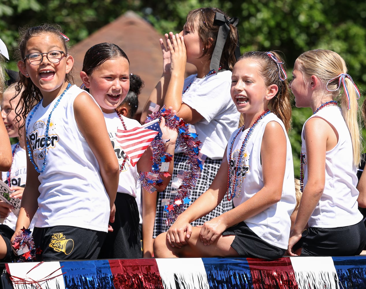 070425 DDN Americana Festival Parade Centerville