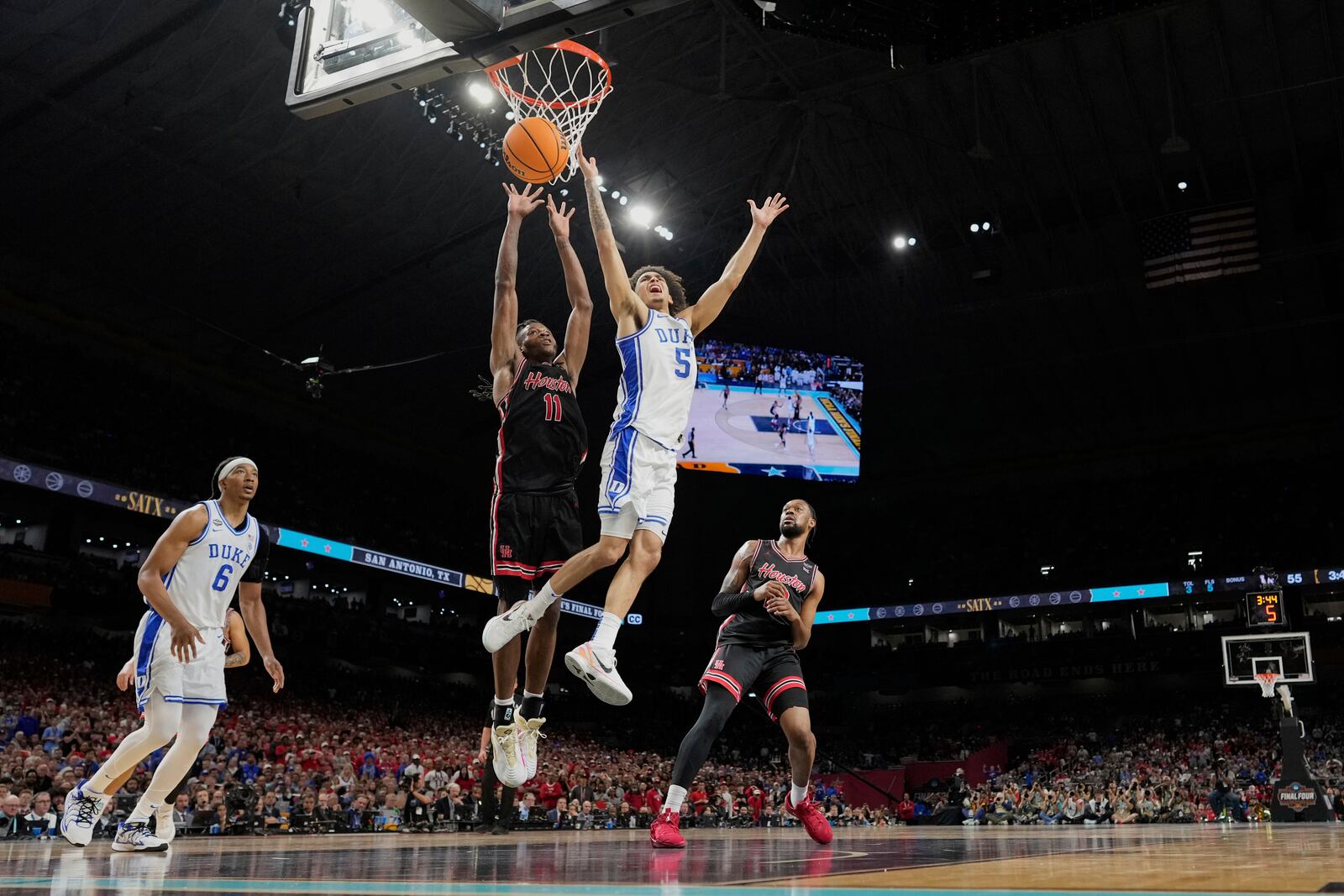 Duke's Tyrese Proctor (5) loses the ball as Houston's Joseph Tugler (11) defends during the second half in the national semifinals at the Final Four of the NCAA college basketball tournament, Saturday, April 5, 2025, in San Antonio. (AP Photo/Eric Gay)