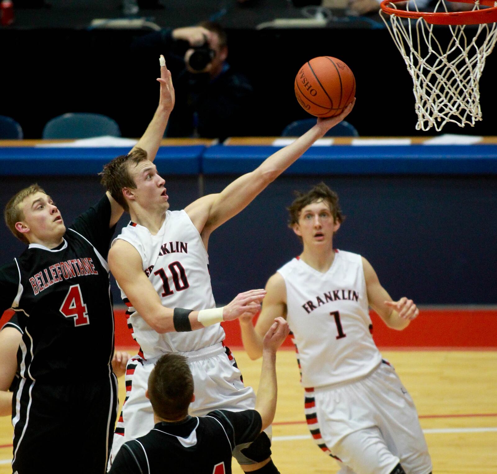 Franklin's Luke Kennard scores past  Bellefountaine's Max Oyer in the Division II Boys Regional at UD Arena Thursday. Franklin's Austin Doliboa follows up. Franklin jumped out to a 52-24 halftime lead. JIM WITMER/STAFF