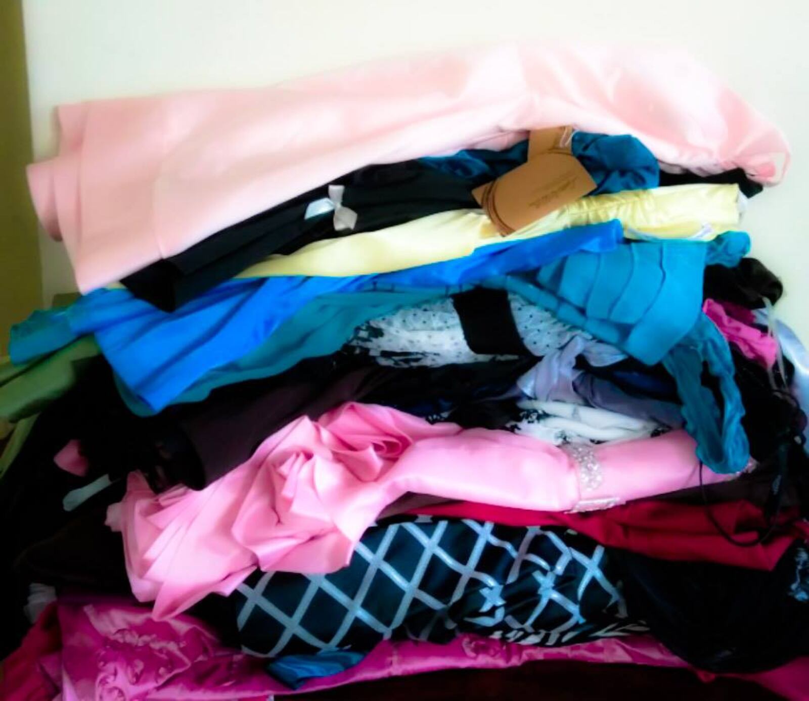 Dionna Helping Hands is collecting will give away free prom dresses during its second annual Operation Prom Dress. Founder Diona Walker recently launch A Risen Queen clothing line.  Part of the process from the sale of T-shirts benefits Dionna Helping Hands