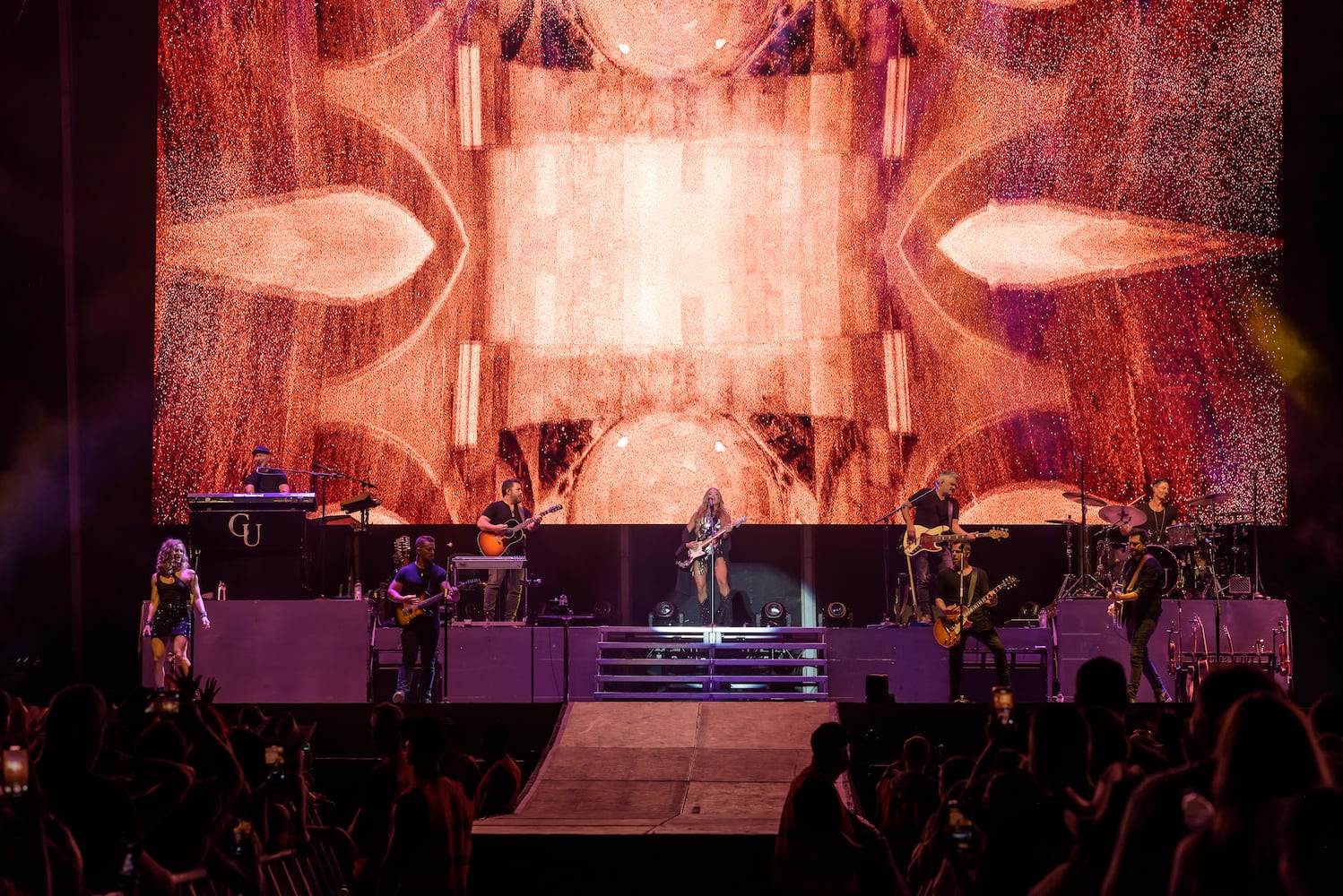 PHOTOS: Carrie Underwood & Shaboozey at the 2025 Voices of America Country Music Fest
